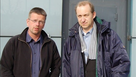 Jens Beskow aus Algermissen hat 2012 am Set von "Der Mann, der alles kann" die Chance genutzt, ein Foto mit Peter Heinrich Brix zu machen. © NDR/Jens Beskow Foto: Jens Beskow