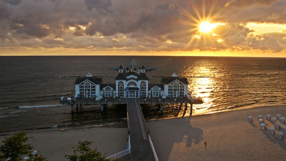 Sonnenaufgang an der Seebrücke Sellin © NDR Foto: Anke Hanusik aus Grimmen