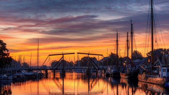 Sonnenuntergang am Hafen. © NDR Foto: Uwe Kantz aus Hinrichshagen