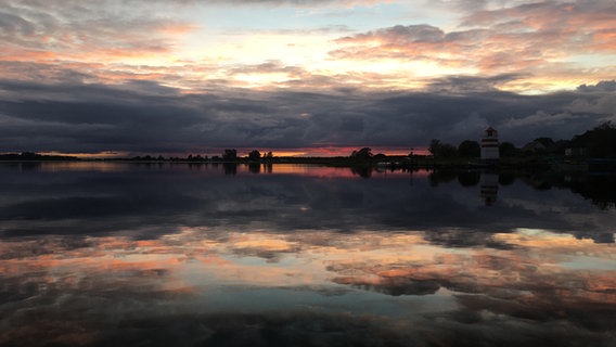 Sonnenuntergang in Waase. © NDR Foto: Emma Lenschow aus Waase