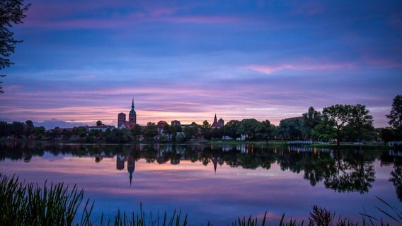 Sonnenaufgang über Stralsund. © NDR Foto: Laura Scheibel aus Stralsund