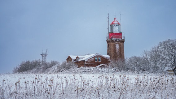 Eingeschneiter Leuchtturm bei Bastorf. © NDR Foto: André Rudat aus Kühlungsborn