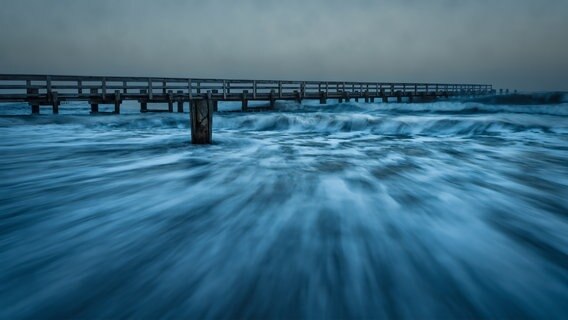 Blick auf eine stürmige Ostsee. © NDR Foto: Ronny Schönberg aus Süderholz
