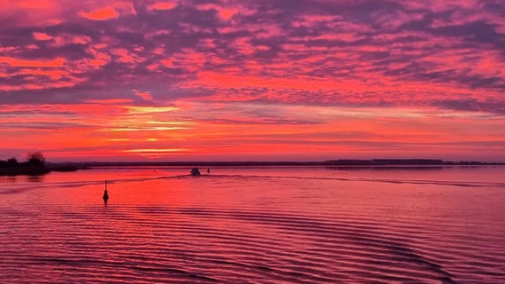 Morgenrot über Hiddensee  Foto: Antje Syring von der Insel Hiddensee