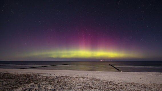 Polarlichter über der Ostsee am Strand von Prerow  Foto: Klaus Haase aus Prerow