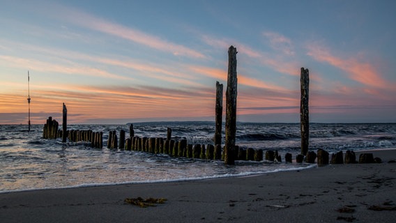 Sonnenaufgang am Strand von Juliusruh © NDR Foto: Andrea Matysik aus Wiek