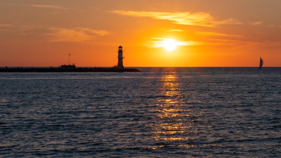 Sonnenuntergang Warnemünde © NDR Foto: Klaus Gäbel aus Sanitz