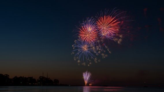 Feuerwerk © NDR Foto: Günter Kamp aus Greifswald