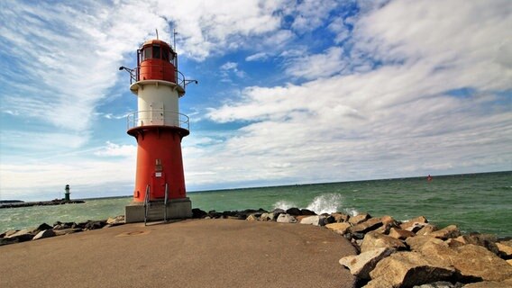 Leuchtturm auf der Ostmole. © NDR Foto: Ingo Krummheuer aus Rövershagen