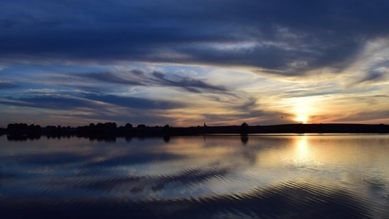 Sonnenuntergang am Tempziner See. © NDR Foto: Jürgen Nagorsnik aus Tempzin