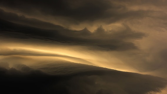 Wolken am Himmel. © NDR Foto: Thomas Hausrath und Marcel Guth aus Rostock