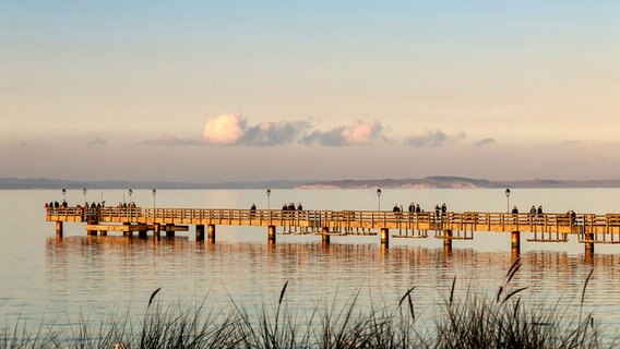 Seebrücke von Lubmin im herbstlichen Licht © NDR Foto: Uwe Kantz aus Hinrichshagen