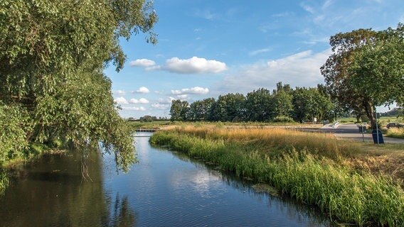 Blick entlang eines Kanals © NDR Foto: Marlis Börger aus Güstrow
