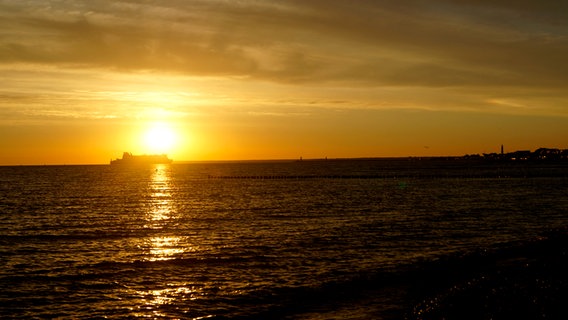 Sonnenaufgang © NDR Foto: Thomas Ratzlaff aus Rostock