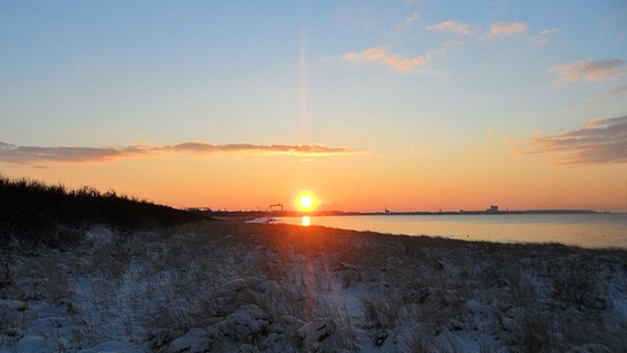 Sonnenuntergang am Strand von Margrafenheide © NDR Foto: Lore Krebs aus Rostock