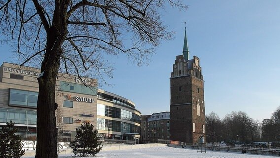Das Kröpeliner Tor in Rostock im Winter © NDR Foto: Helmut Kuzina aus Wismar