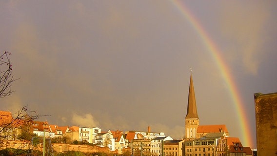 Regenbogen über Rostock © NDR Foto: Günter Wolff aus Rostock