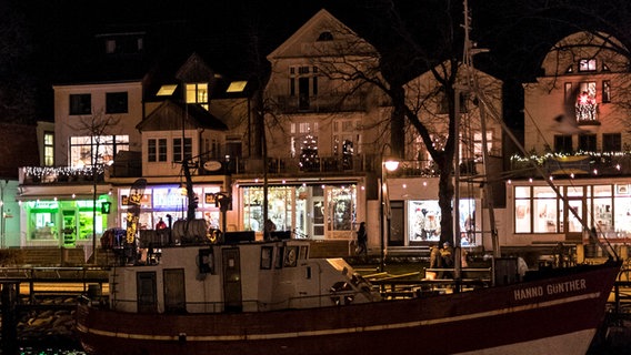 Ein Kutter liegt am Alten Strom in Warnemünde. © NDR Foto: Dieter Huber aus Groß Schwaß