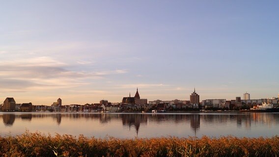 Panorama-Ansicht vom Rostocker Stadthafen © NDR Foto: Olaf Krause aus Rostock