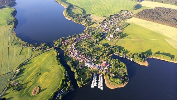 Luftbild der Gemeinde Priepert © NDR Foto: Manfred Giesenberg aus Priepert