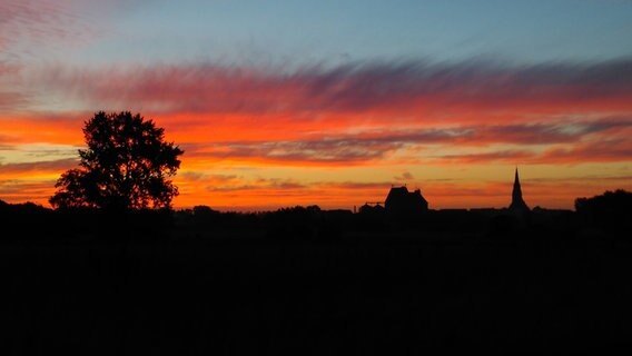 Sonnenaufgang über Demmin © NDR Foto: Ramona Ernst aus Peeselin