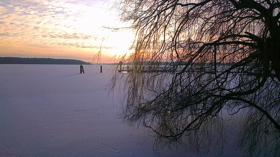 Sonnenuntergang in Waren an der Kitzbrücke. © NDR Foto: Martin Ernst aus Waren