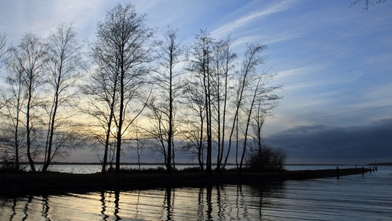 Die Mole am Kölpinsee unter dem Abendhimmel © NDR Foto: Mathias Engels aus Waren/Müritz