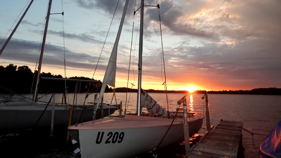 Sonnenuntergang am Useriner See © NDR Foto: Dirk Manthey aus Pasewalk