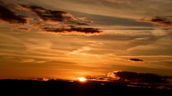 Sonnenuntergang bei Pinnow © NDR Foto: Ingrid Winkel aus Waren