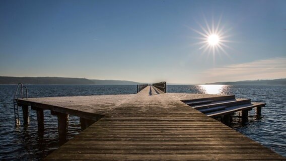 Ein Steg am Tollensesee © NDR Foto: Detlef Meier aus Ducherow