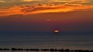 Die Sonne geht über der Ostsee unter © NDR Foto: Werner Bayer aus Neubrandenburg