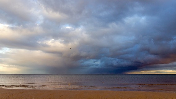 Sturmwolken über dem Karlshager Strand © NDR Foto: Elke Riedel aus Neubrandenburg
