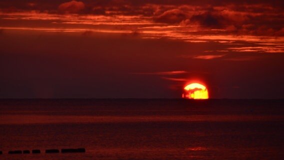 Traumsonnenuntergang über Hiddensee © NDR Foto: Robert Ott aus Vitte