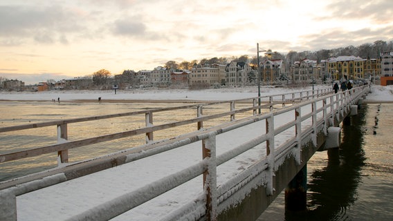 Verschneite Seebrücke in Bansin. © NDR Foto: Martin Kaßner aus Altentreptow