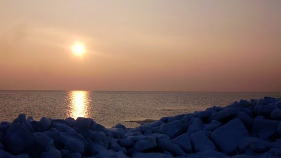 Sonnenuntergang über der Ostsee © NDR Foto: Harald Bramigk aus Kamminke