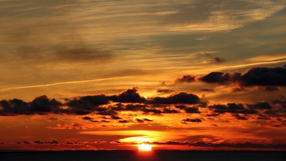 Sonnenuntergang über der Ostsee © NDR Foto: Gerald Schneider aus Kloster