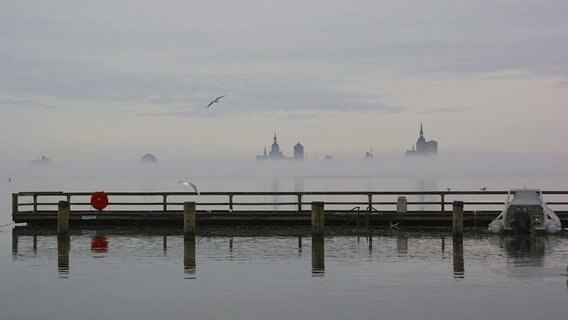 Stralsund im Nebel © NDR Foto: Carl-Ernst Stahnke aus Altefähr