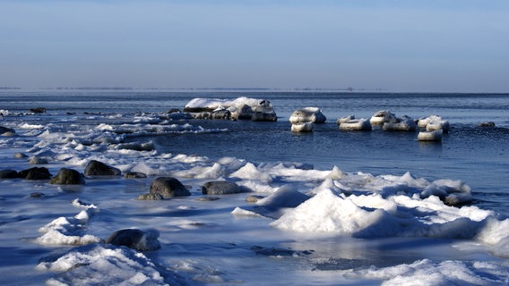 Strand von Lubmin ist vereist. © NDR Foto: Waltraut Bolscho aus Greifswald