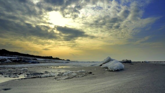 Strahlendes Licht über dem Strand von Vitte © NDR Foto: Robert Ott von der Insel Hiddensee