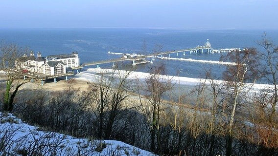 Blick auf die vereiste Seebrücke von Sellin © NDR Foto: Bea Bergma aus Altentreptow