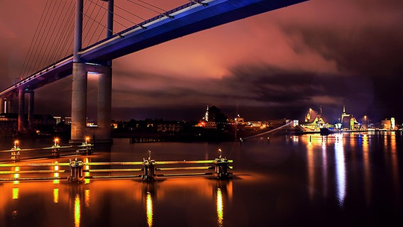 Rügenbrücke im Abendlicht © NDR Foto: Diana Scheffler aus Pentin