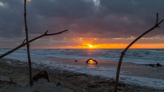 Sonnenuntergang über der Ostsee © NDR Foto: Holm Richter aus Grafenau