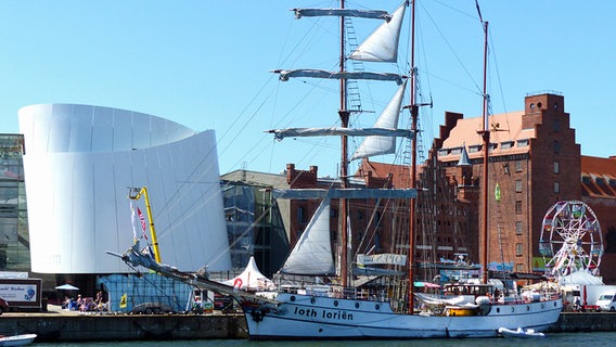 Ein Schiff liegt in Stralsund vor Anker. © NDR Foto: Katrin Kunkel aus Ribnitz-Damgarten