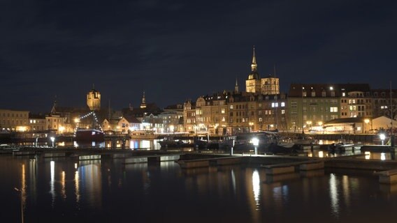 Stralsund bei Nacht © NDR Foto: Siegfried Subklew aus Stralsund