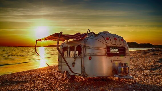 Wohnwagen am Strand © NDR Foto: Thomas Steinberg aus Hamburg