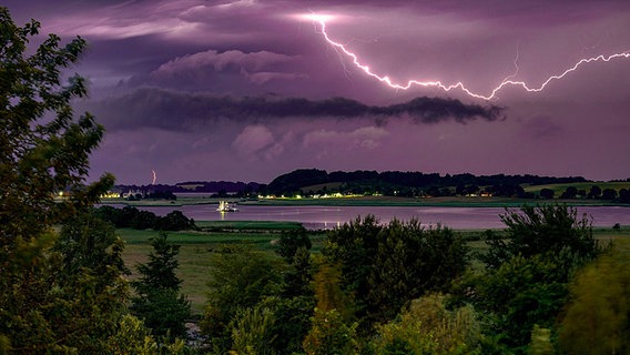 Gewitter über dem Selliner See © NDR Foto: Melanie Rössler aus Sellin auf Rügen