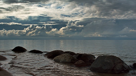 Bewölkter Himmel über der Ostsee © NDR Foto: Günter Kamp aus Greifswald