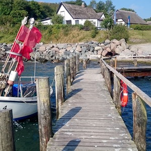 Ein Boot an einem Steg © NDR Foto: Corinna Schaak aus Altenkirchen
