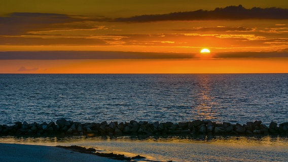 Sonnenuntergang am Meer © NDR Foto: Werner Bayer aus Neubrandenburg