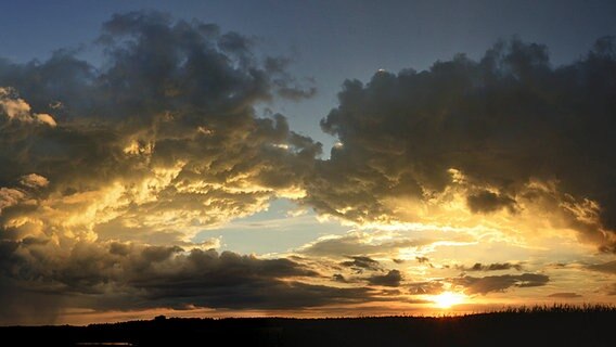 Abendstimmung mit Sonne und Regen © NDR Foto: Axel Briese aus Dettmannsdorf